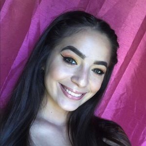 Meet your Posher, Cinthia